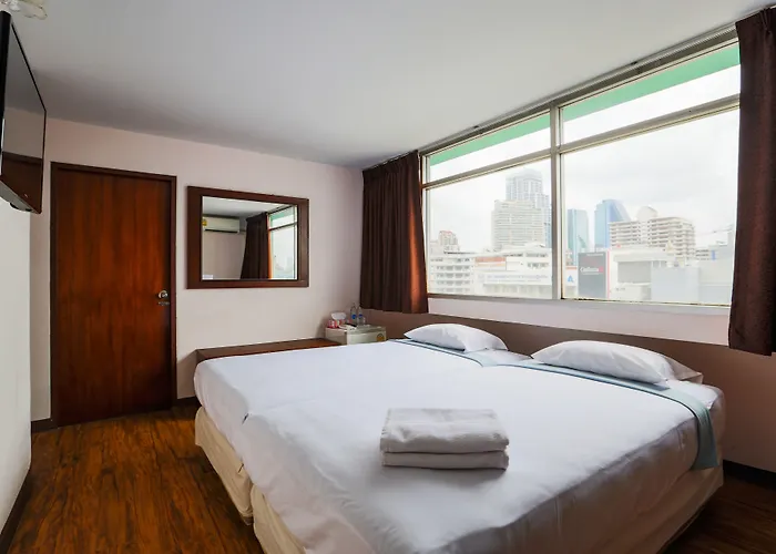 Ruamchitt Travelodge 3* 曼谷